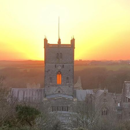 St Davids Gin & Kitchen - The Cathedral Villas Kültér fotó