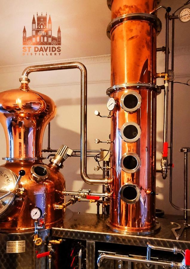 St Davids Gin & Kitchen - The Cathedral Villas Kültér fotó