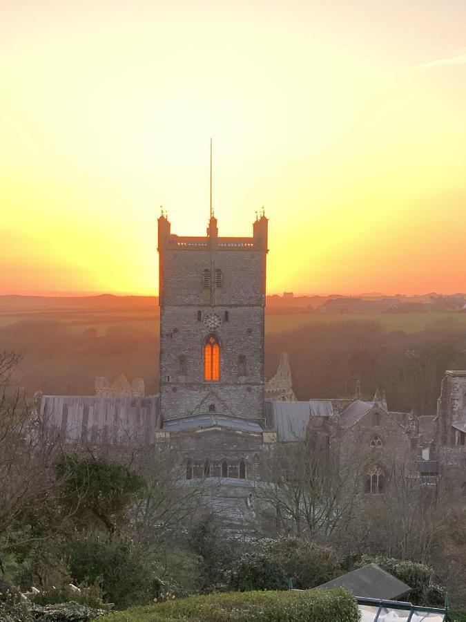 St Davids Gin & Kitchen - The Cathedral Villas Kültér fotó