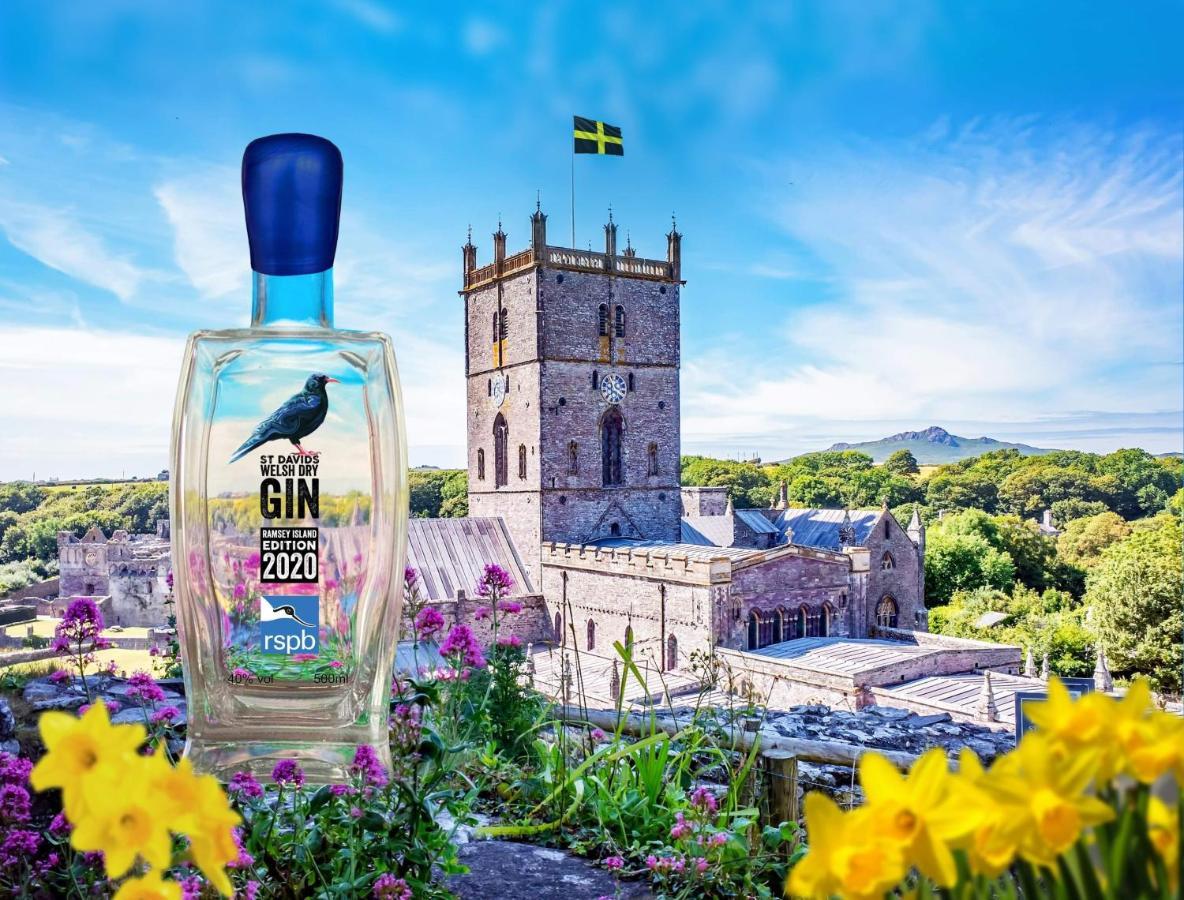 St Davids Gin & Kitchen - The Cathedral Villas Kültér fotó